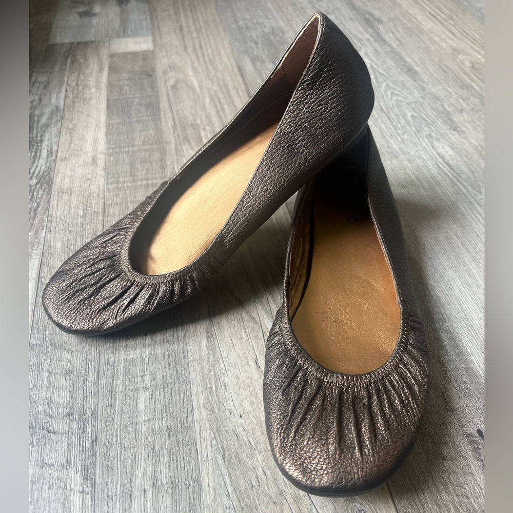 NWOT Women’s Me Too Nini Flat Shoes Size 9